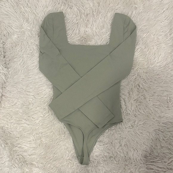 Aritzia Babaton Sage Green Long Sleeve Square Neck Bodysuit - Picture 2 of 3